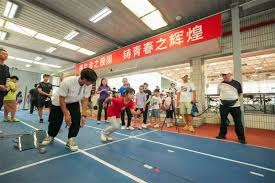 ＂“双杠之王”邹敬园 决赛15.240分震撼全场 全运会实现三连冠