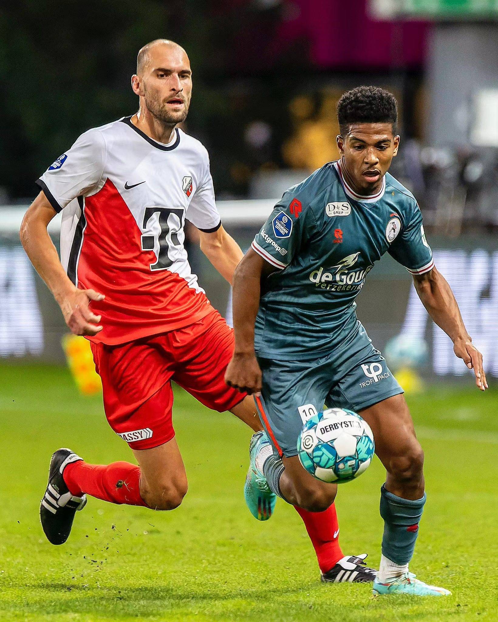 展现出令人 展现出令人